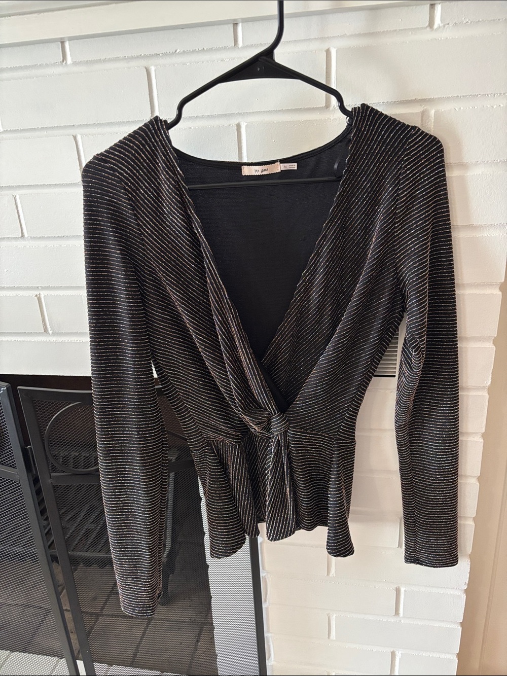 Francesca's Collections Black Metallic-Striped Long-Sleeve Knot Top